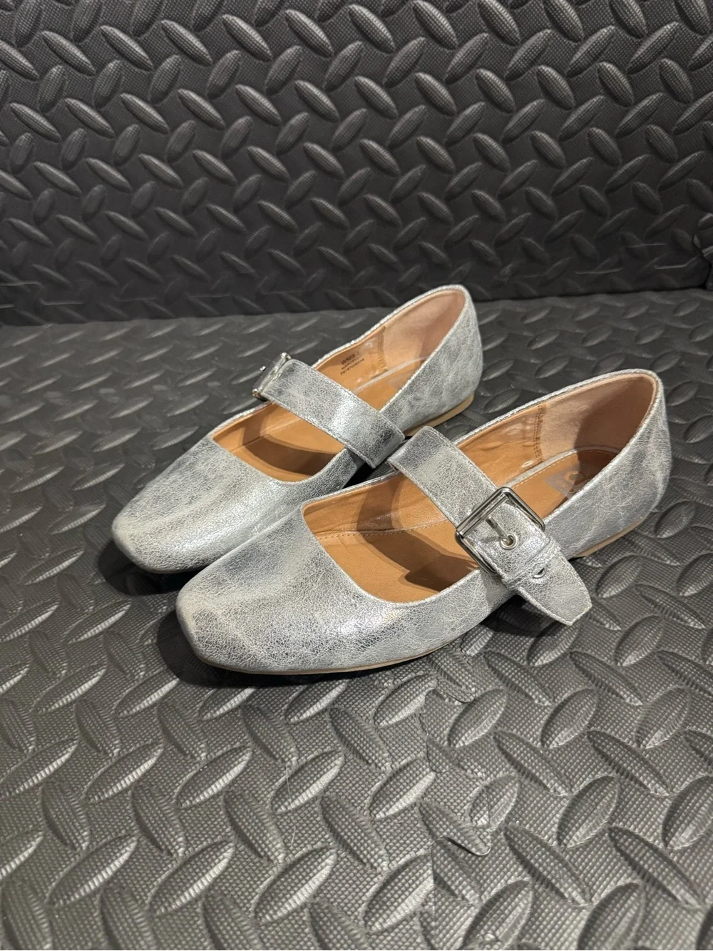 Dolce Vita Marcello Women’s Silver Metallic Mary Jane Flats Size 7